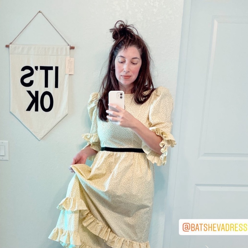 Batsheva Yellow Floral Dress w/ dark green velvet belt size 6
